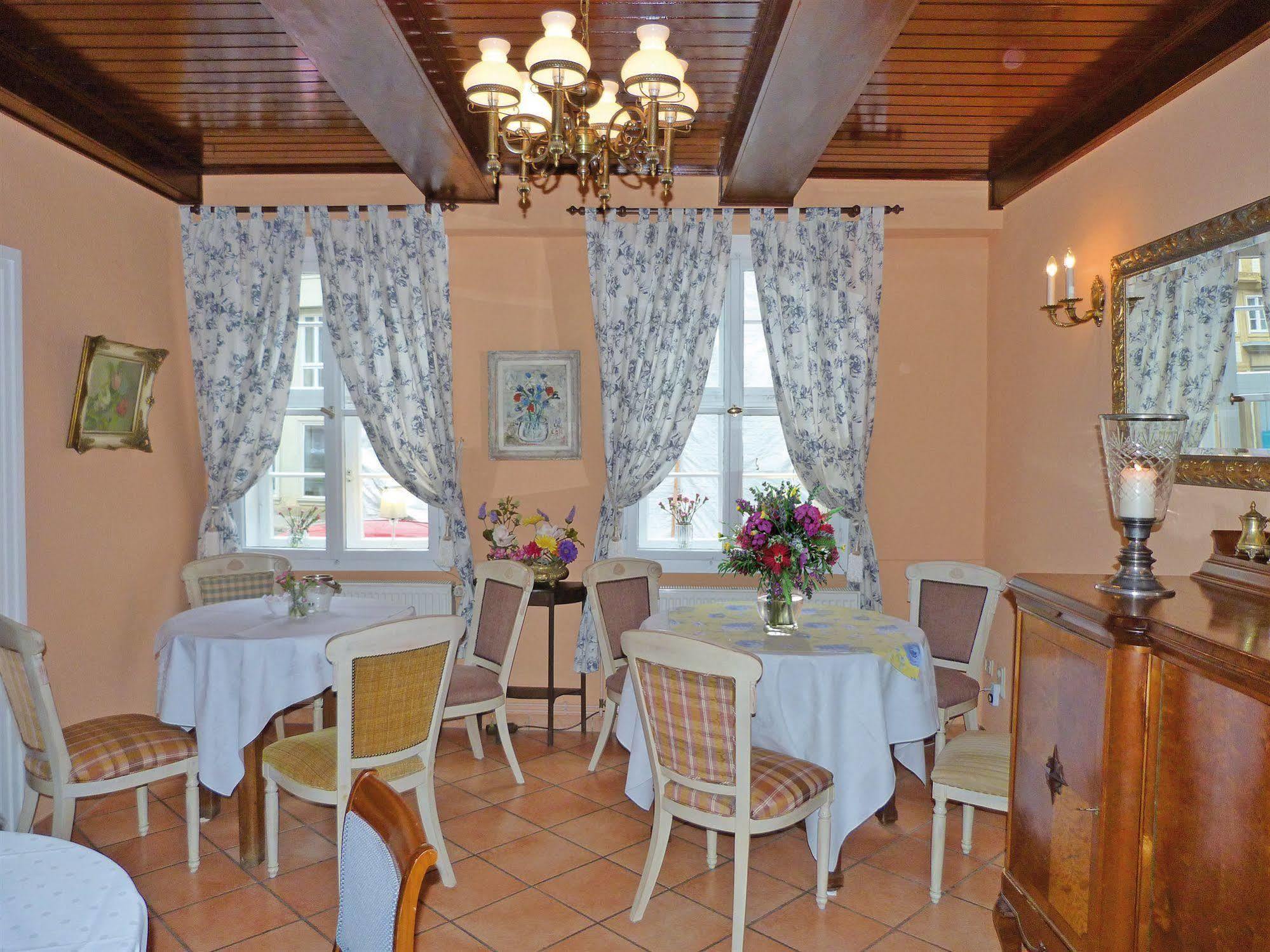 Adelheid Hotel Garni Quedlinburg Exterior foto